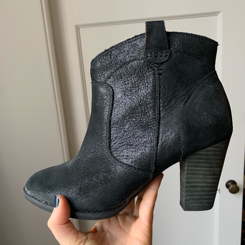Clark’s black cowboy boot size 6 bootie